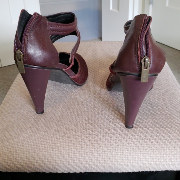 Kenneth Cole Reaction Heels - Picture 3 of 6